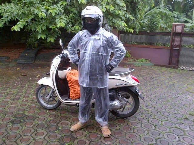 TIPS BERKENDARA MOTOR SAAT MUSIM HUJAN